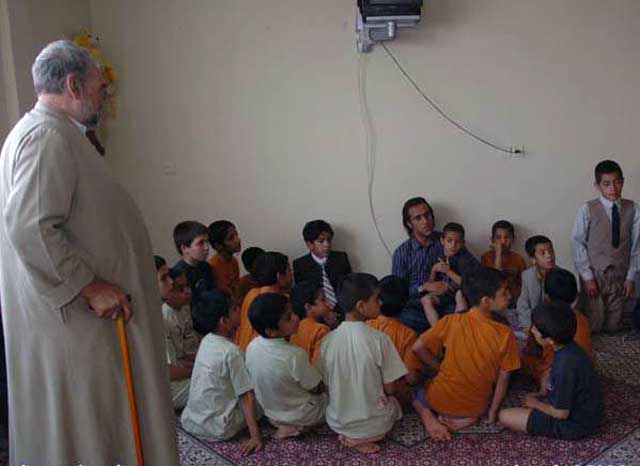 http://s3.picofile.com/file/7371868602/Ali_Karimi_takes_care_of_orphan_kids_in_Varamin_Iran.jpg