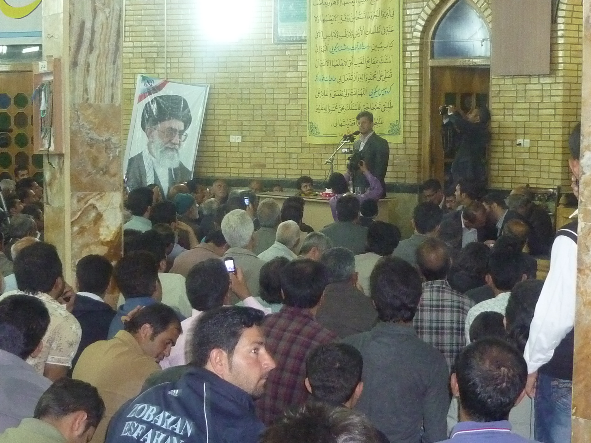 http://s3.picofile.com/file/7374494187/P1040447.jpg