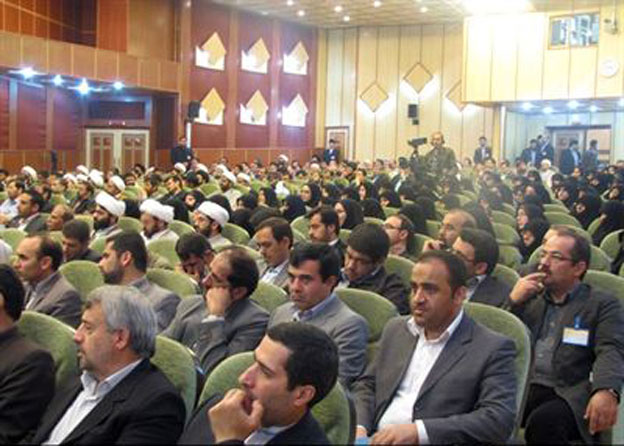 مهندس وحیدکاظم زاده دبیرمنطقه 7 کمیسیون حقوق بشراسلامی به همراه همیاران حقوق بشر در همایش بین المللی "رسالت جهانی اسلام" در اردبیل