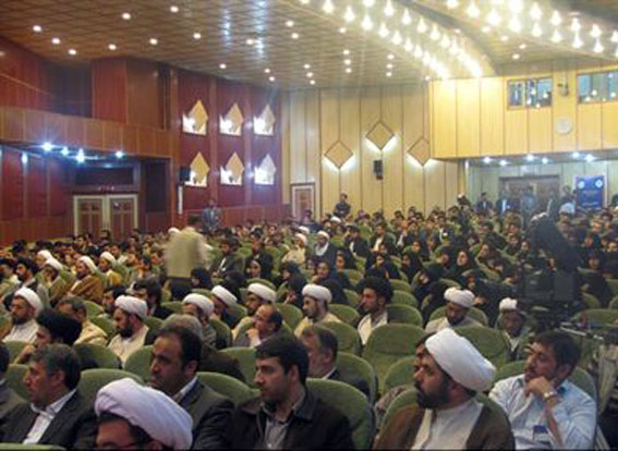 مهندس وحیدکاظم زاده دبیرمنطقه 7 کمیسیون حقوق بشراسلامی به همراه همیاران حقوق بشر در همایش بین المللی "رسالت جهانی اسلام" در اردبیل
