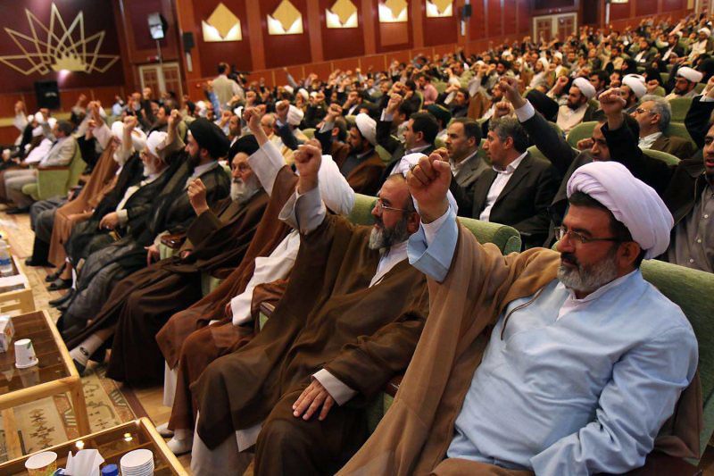مهندس وحیدکاظم زاده دبیرمنطقه 7 کمیسیون حقوق بشراسلامی به همراه همیاران حقوق بشر در همایش بین المللی "رسالت جهانی اسلام" در اردبیل