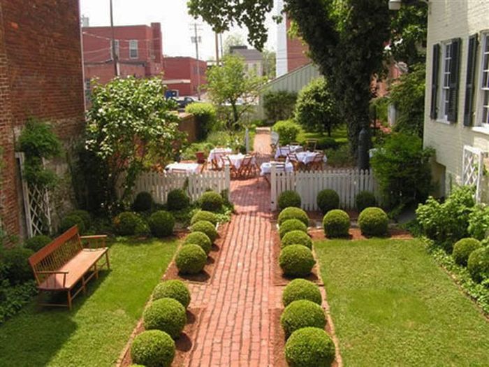 http://s3.picofile.com/file/7385431612/backyard_garden_09.jpg