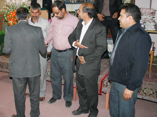 http://s3.picofile.com/file/7396795157/6.jpg