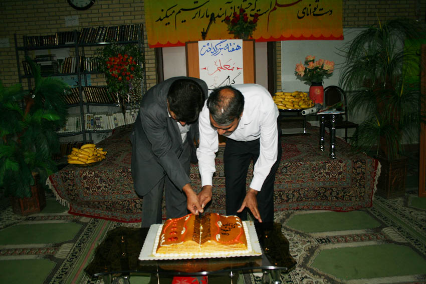http://s3.picofile.com/file/7396804622/1.jpg