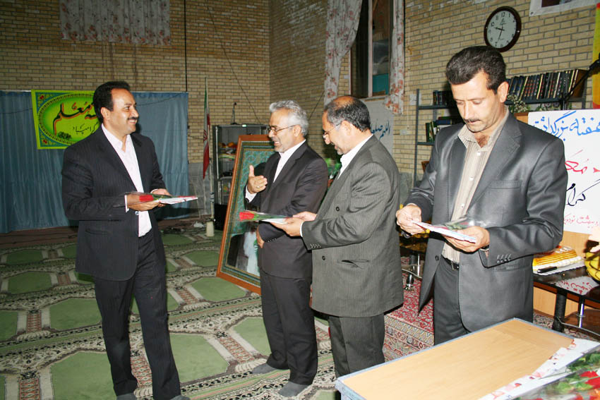 http://s3.picofile.com/file/7396804943/3.jpg