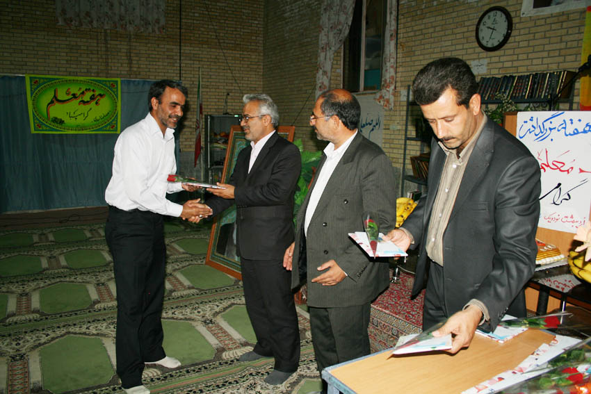http://s3.picofile.com/file/7396805157/4.jpg