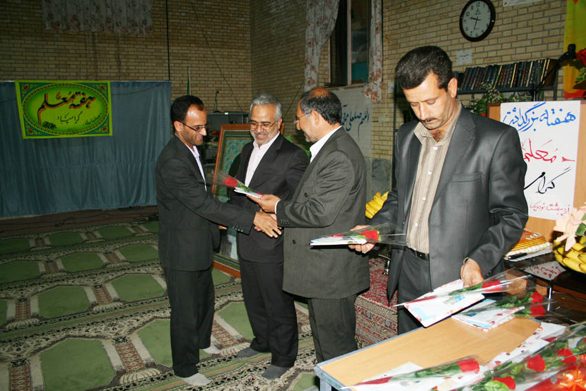 http://s3.picofile.com/file/7396805585/6.jpg