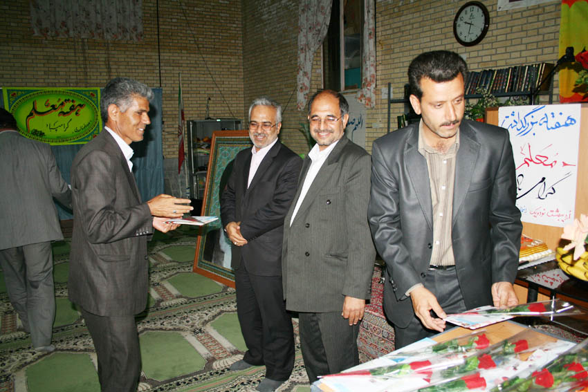 http://s3.picofile.com/file/7396805799/7.jpg
