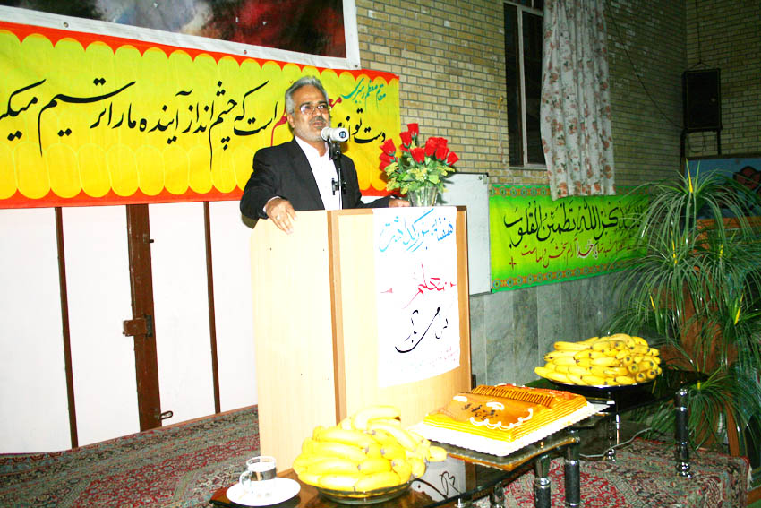 http://s3.picofile.com/file/7396806555/11.jpg