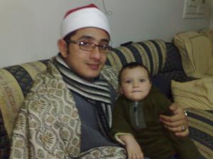 [تصویر:  mahmood_shahat_with_baby.jpg]