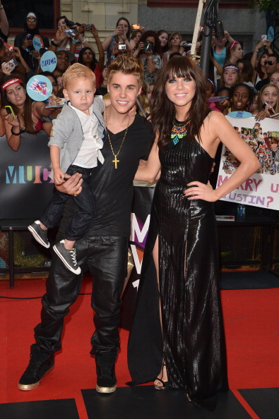 http://s3.picofile.com/file/7412115264/Carly_4_.jpg