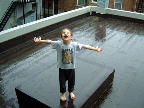 [تصویر: Joel_in_the_rain1.jpg]