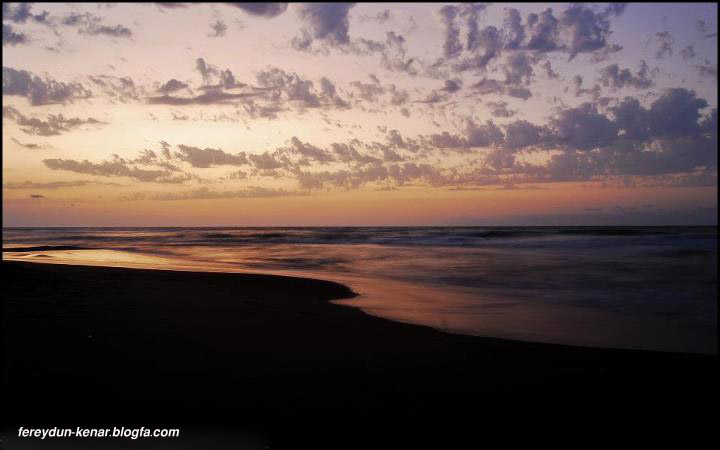 http://s3.picofile.com/file/7426006876/ghorob.jpg