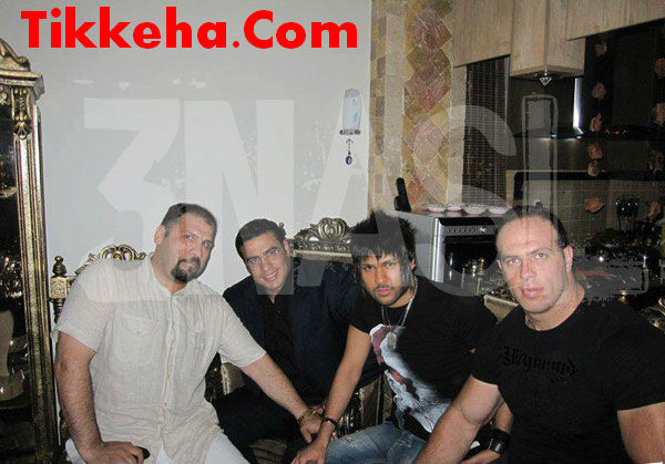 ساسی مانکن روح الله داداشی و کلیپ کشته شدنش روح الله داداشی در کنار ساسی مانکن روح الله داداشی بازیگران در کنار ساسی مانکن 