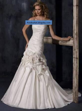 http://s3.picofile.com/file/7445635050/designer_bridal_gowns_2010110612.jpg