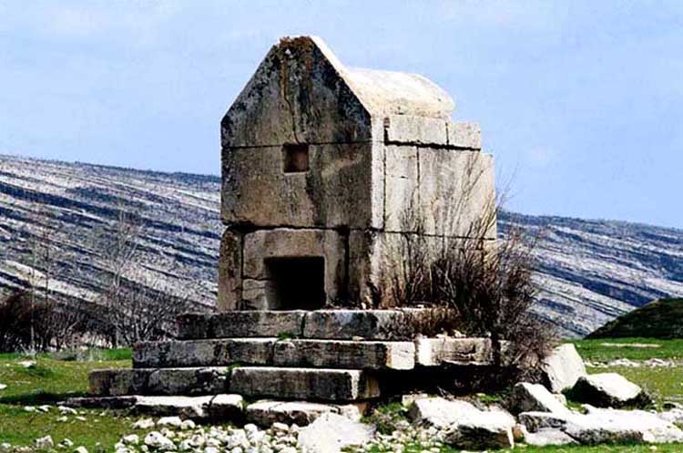 عکس آرامگاه خواهر کوروش