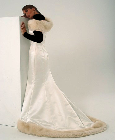 لباس عروس ساده با دنباله 