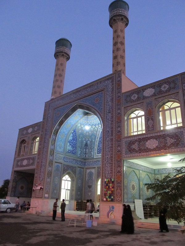 http://s3.picofile.com/file/7459280321/masjed.jpg