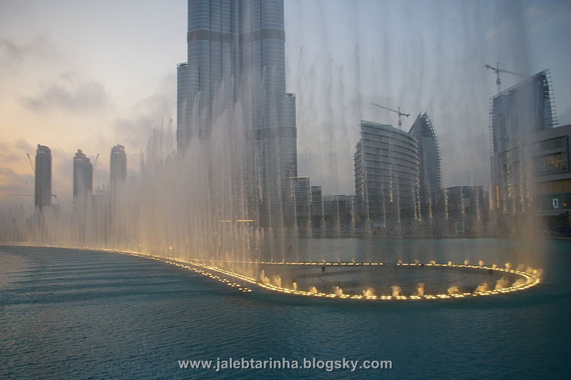http://s3.picofile.com/file/7479588167/800px_Burj_Khalifa_fountain.jpg