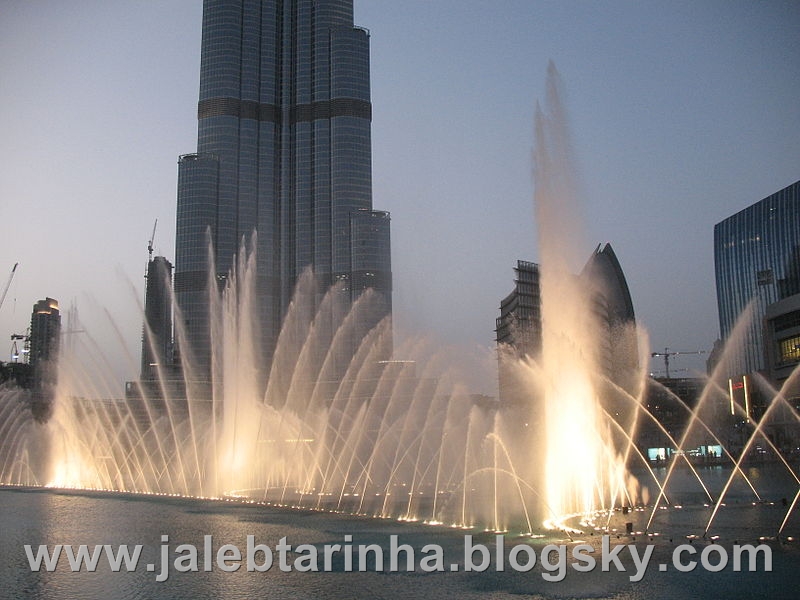 http://s3.picofile.com/file/7479588381/800px_Dubai_Fountain_7.jpg