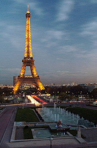 http://s3.picofile.com/file/7481731826/Photos_of_Eiffel_Tower.jpg