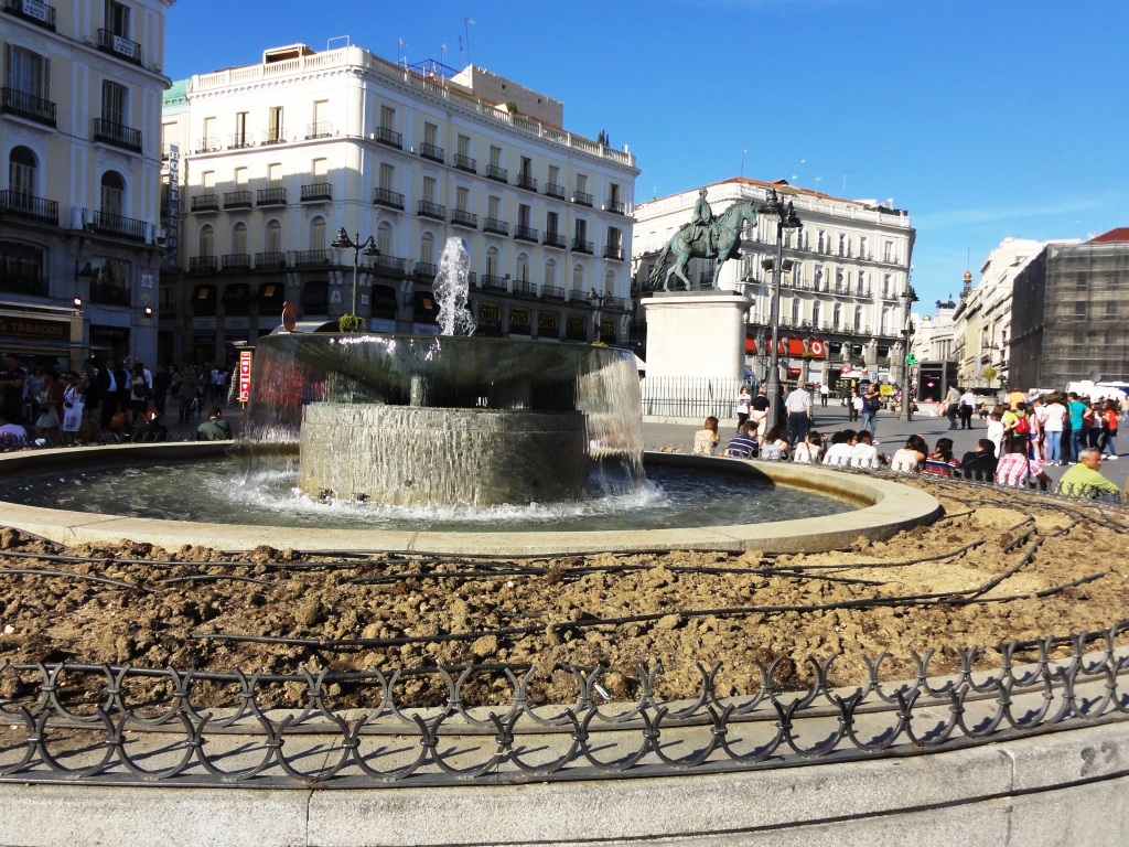 http://s3.picofile.com/file/7491597311/007.jpg