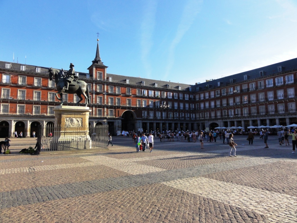 http://s3.picofile.com/file/7491599244/023.jpg