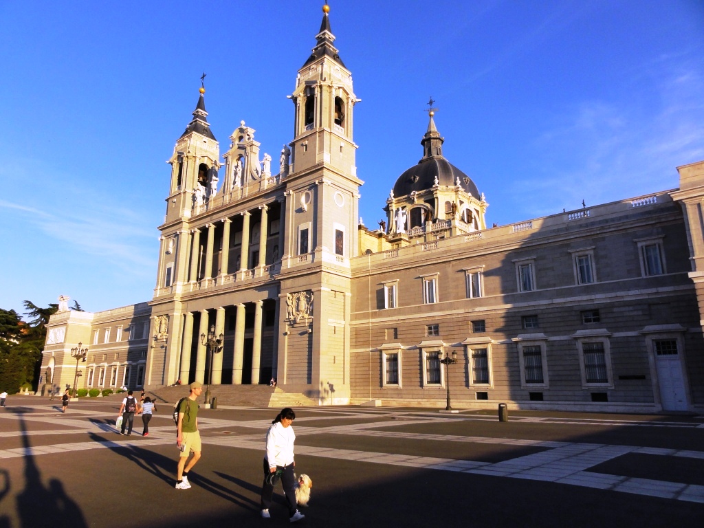http://s3.picofile.com/file/7491599886/049.jpg