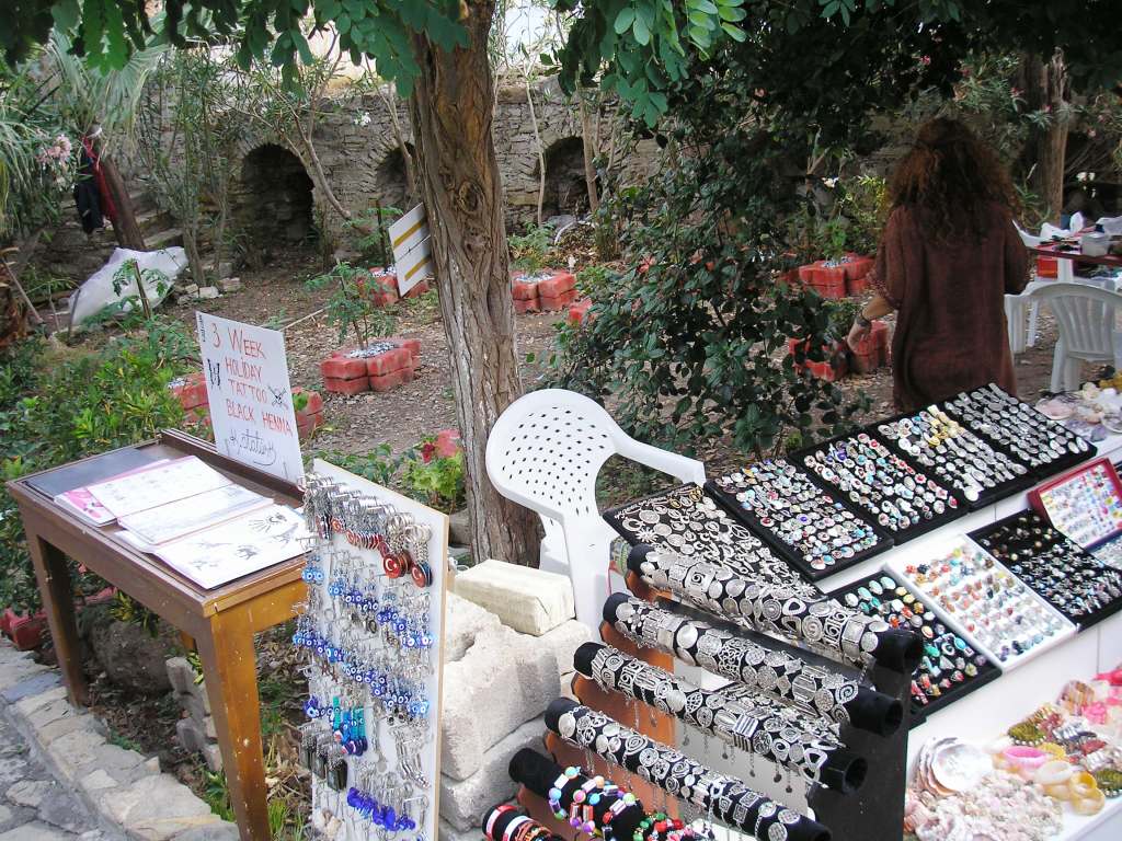 http://s3.picofile.com/file/7494071612/P1011662.jpg