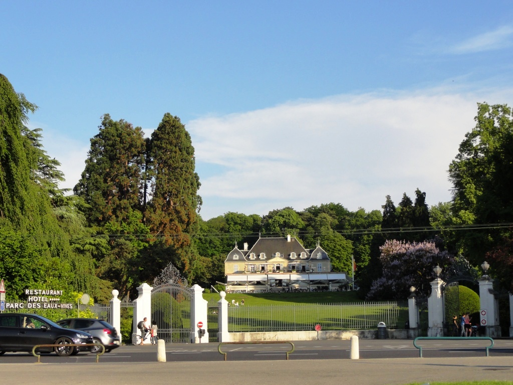 http://s3.picofile.com/file/7494110428/042.jpg
