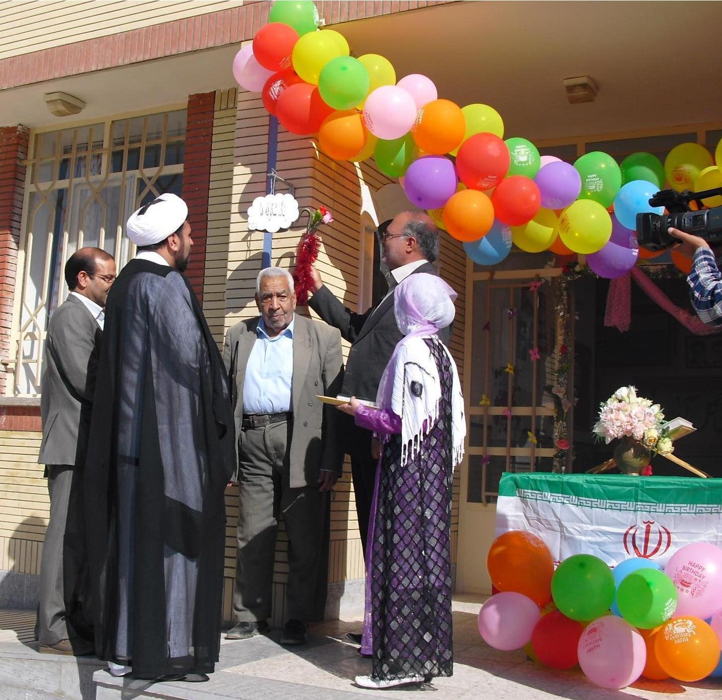 http://s3.picofile.com/file/7504649137/1.jpg