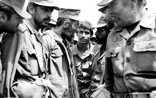 مقام معظم رهبري در جبهه