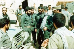 مقام معظم رهبري در جبهه