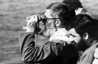 مقام معظم رهبري در جبهه