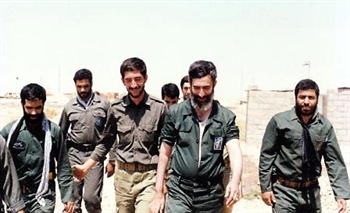 مقام معظم رهبري در جبهه