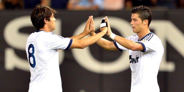 http://s3.picofile.com/file/7509557846/03_09_kaka_ronaldo.jpg