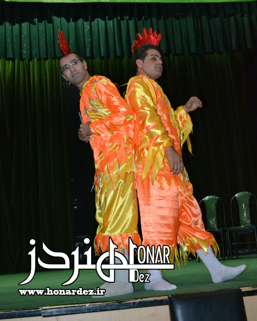 خروس پرحنایی