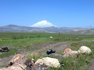 منظره آرارات ازروستای جنگ تپه