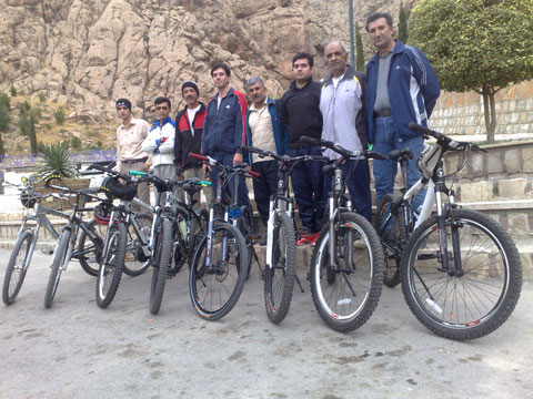 http://s3.picofile.com/file/7537478816/2561.jpg