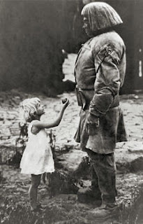 http://s3.picofile.com/file/7548098167/gole987m.jpg
