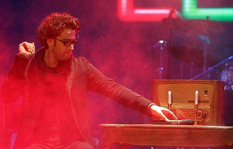http://s3.picofile.com/file/7575235264/514828_TnfWabZ0.jpg