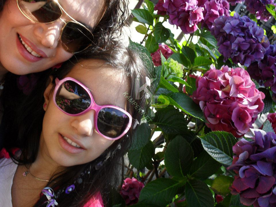 عکس جدید الهام پاوه نژاد و دخترش