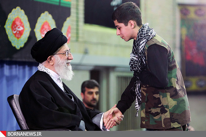 دیدار جمعی از بسیجیان سراسر كشور ، با رهبر انقلاب در حسینیه امام خمینی (ره) 