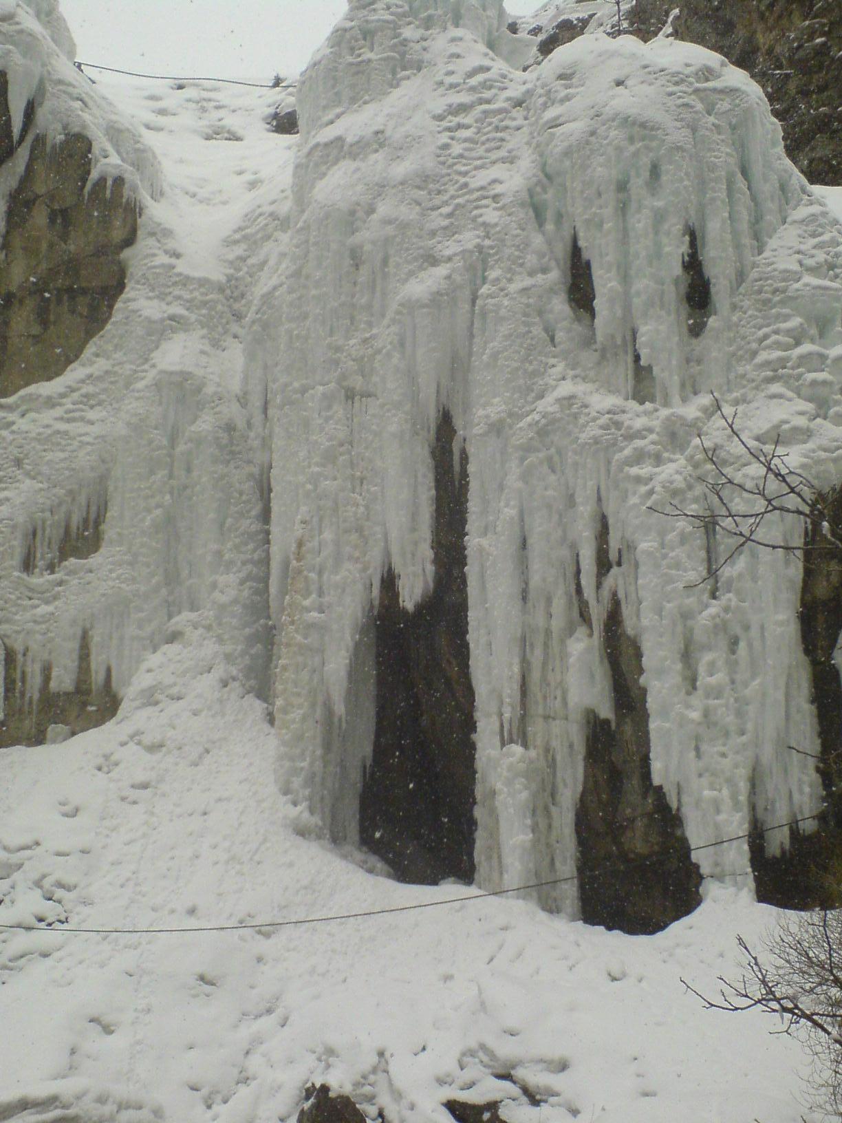 آبشار یخی یخ نوردی دره هملون 