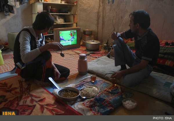 خرید تلویزیون به شوق تماشای دربی - چناران مشهد 