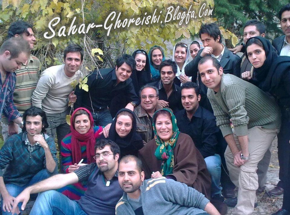http://s3.picofile.com/file/7637913973/poshte_sahne.jpg
