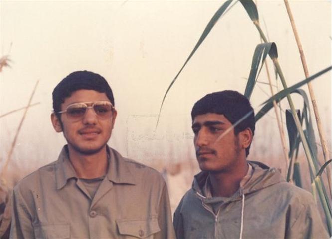 شهید حسین خدایی و برادر رزمنده زراعت پیشه در پاسگاه شهید دیم هور الهویزه