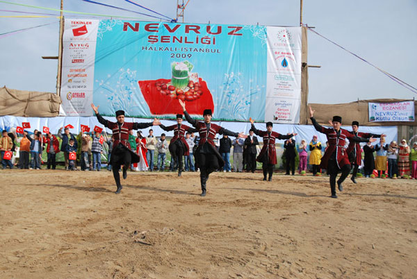 http://s3.picofile.com/file/7687122468/nevruzhalkalsahbearkapl.jpg