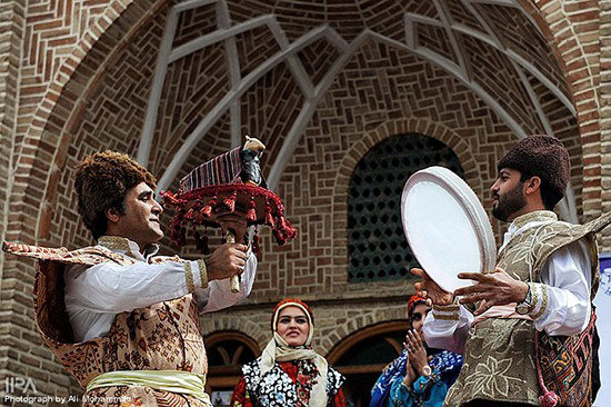 http://s3.picofile.com/file/7687122789/Nowruz_exhibition_in_Iran_1.jpg