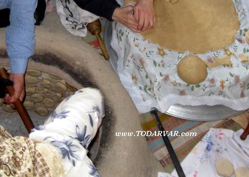 تویه دروار - سوغاتی - نان قندی - عید نوروز - رسوم- تنور- روستا